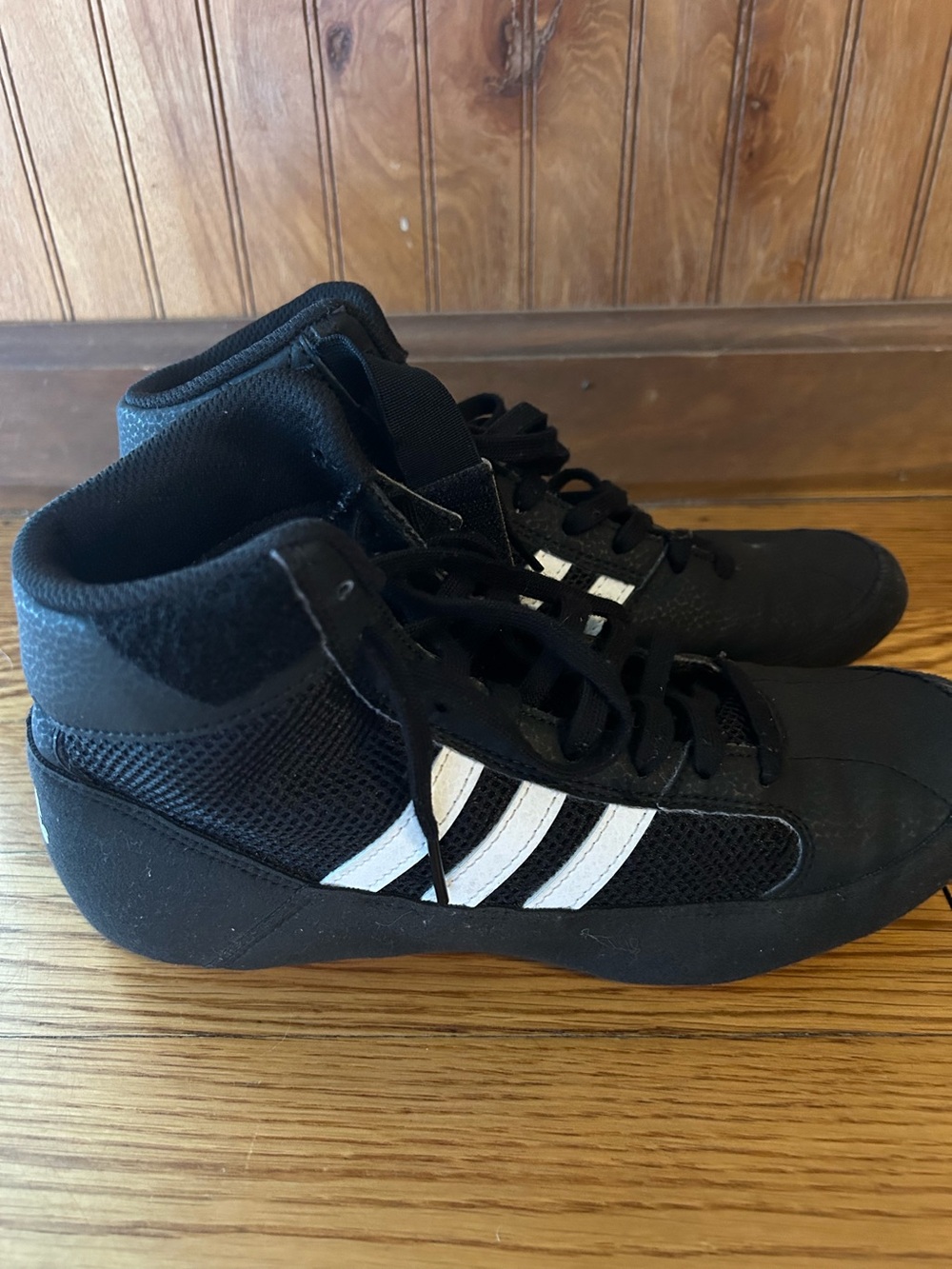 Men’s Adidas HVC wrestling shoes size 5